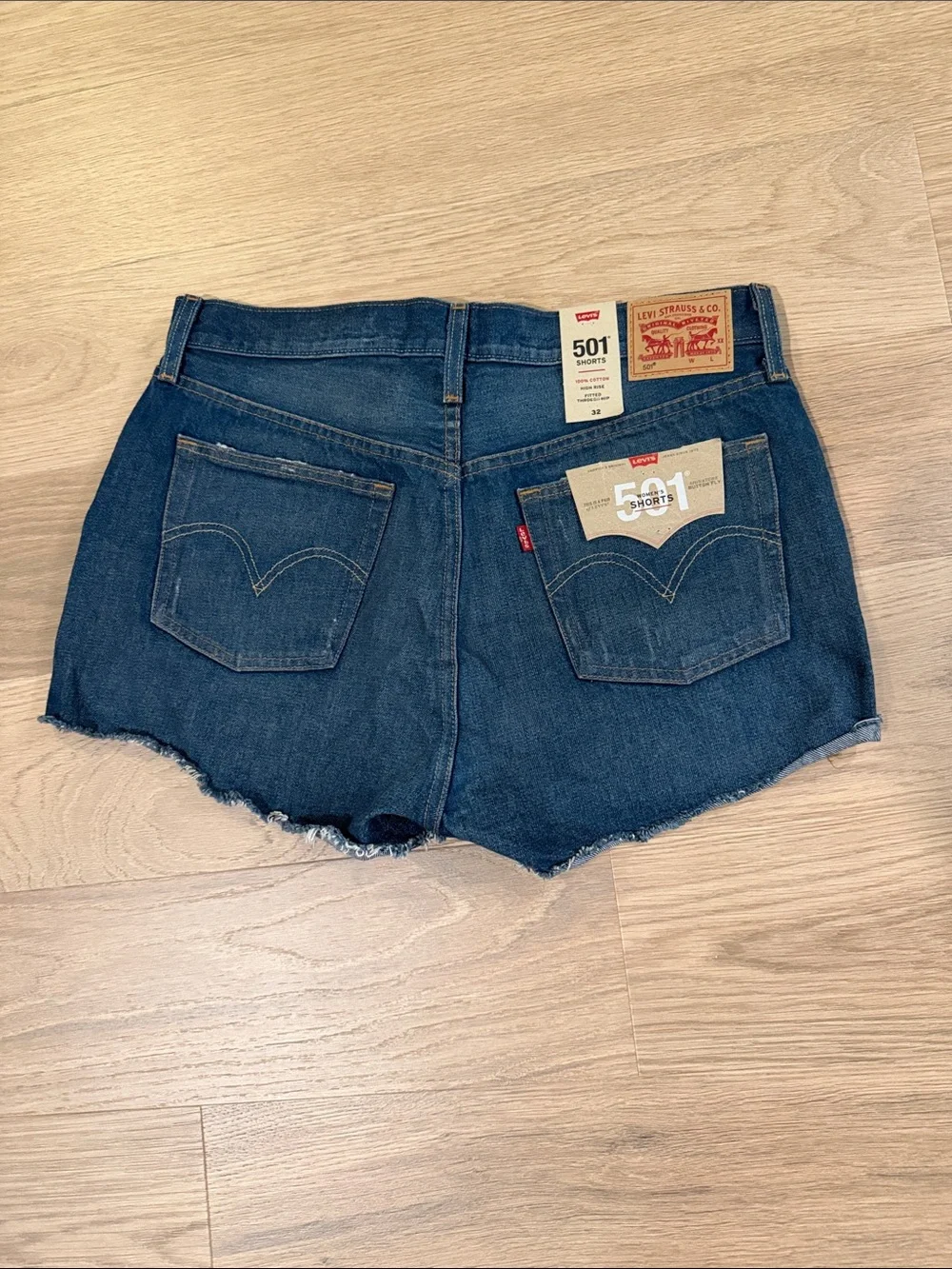 501 Levi’s Dark Wash Denim Women’s Cutoff Shorts. High Rise. Fitted Through Hip